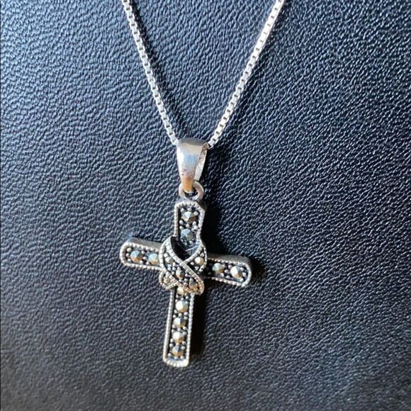 Sterling silver & marcasite pendant/necklace - Picture 1 of 5